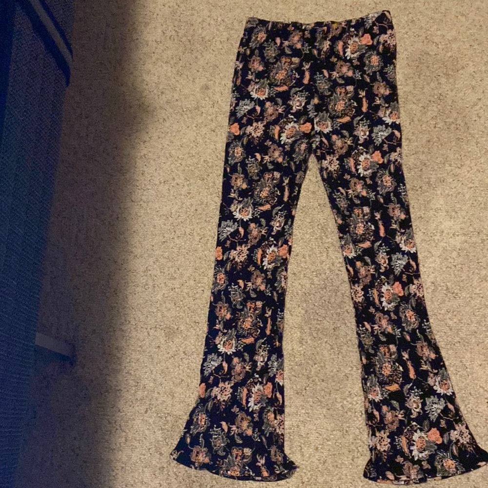 Never worn thrifted and didn’t fit me ever sadly );